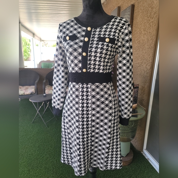 Chic Houndstooth Long Sleeve Dress with Gold Accents - Picture 1 of 7